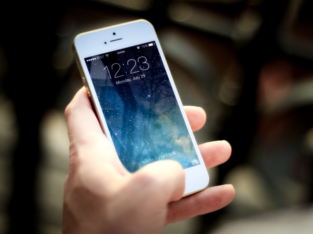 iPhoneやスマホを一時的に強制圏外にしたい時の楽な方法とは? iPhoneやスマホを一時的に強制圏外にしたい時の楽な方法とは?